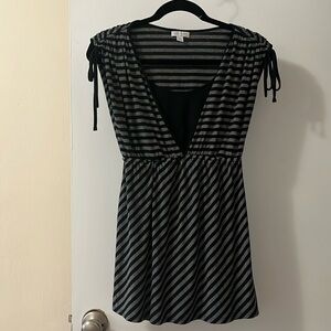 A Pea In The Pod Women’s Maternity Shirt - size M